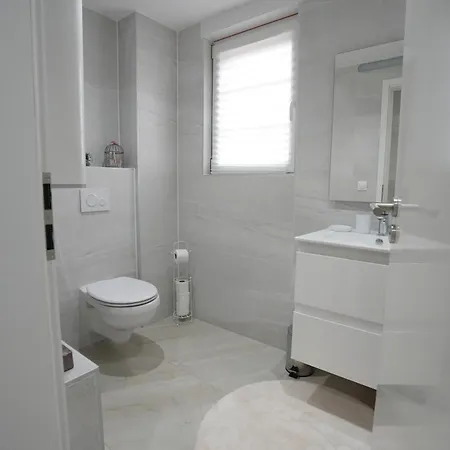 Les Du Lion アパート